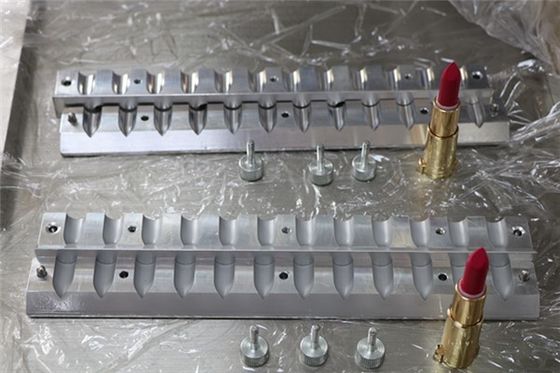 Ligne de production de rouge à lèvres Baume à lèvres Machine de démoulage de moisissures en silicone