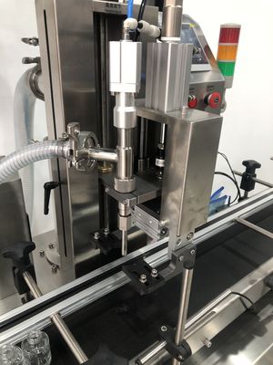 Servo automatique à tête unique machine de remplissage engrenage pompe 6000 bouteilles par heure