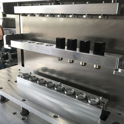 Ligne de production de rouge à lèvres complète - Machine automatique de libération de rouge à lèvres avec 8 trous pleine silicone
