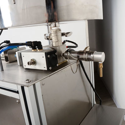Machine de remplissage de rouge à lèvres sous pression verticale pour remplissage quantitatif