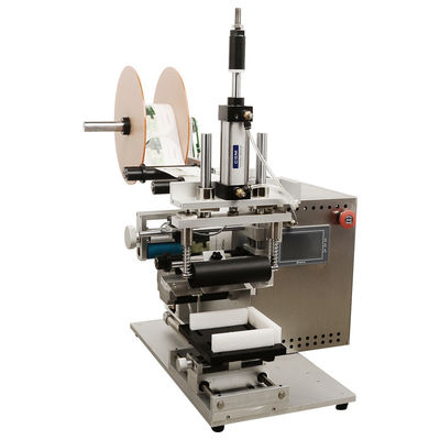 Machine d'étiquetage cosmétique semi-automatique pour bouteille plate 750*500*550MM