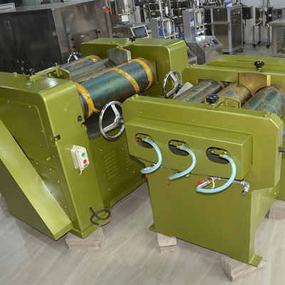 Machine de remplissage de base de maquillage entièrement automatique Laboratoire S200 Machine de meulage à trois rouleaux