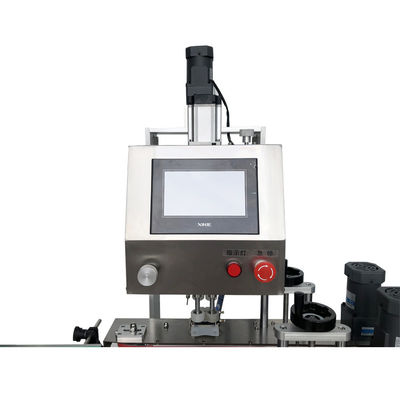 Servo automatique machine de couverture de bouteilles en plastique à grande vitesse machine de couverture de servo entièrement automatique 20-50 pièces / min