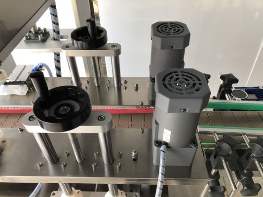 Beaucoup de types de bouteilles Servo Capping Machine automatique Bouteille Capper 20-50 pièces / min