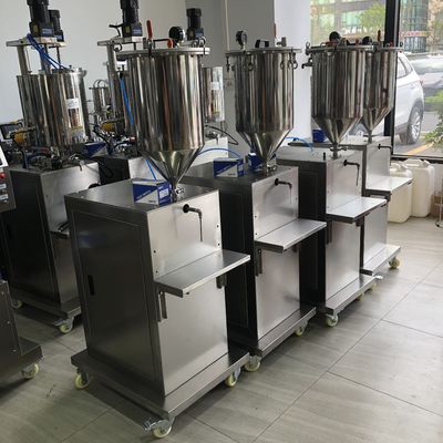 Machine de remplissage quantitatif sous pression verticale de mascara et de rouge à lèvres