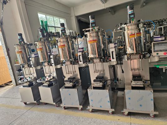 Machine de remplissage de mascara et de glossaire à lèvres semi-automatique quantitative verticale avec fonction de chauffage et de mélange